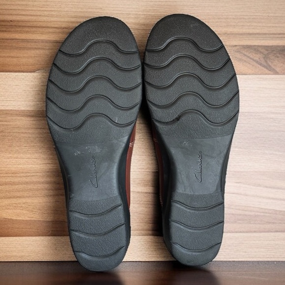 Clarks Cheyn Misha Loafers NWOT Women 10 Dark Tan Leather Slip-On Comfort Shoe - Picture 6 of 8